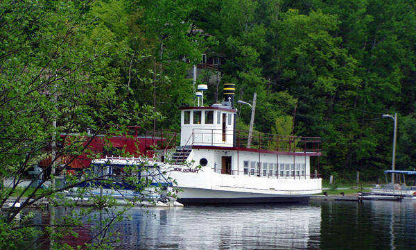 Tour boat and restaurant on Raquette Lake